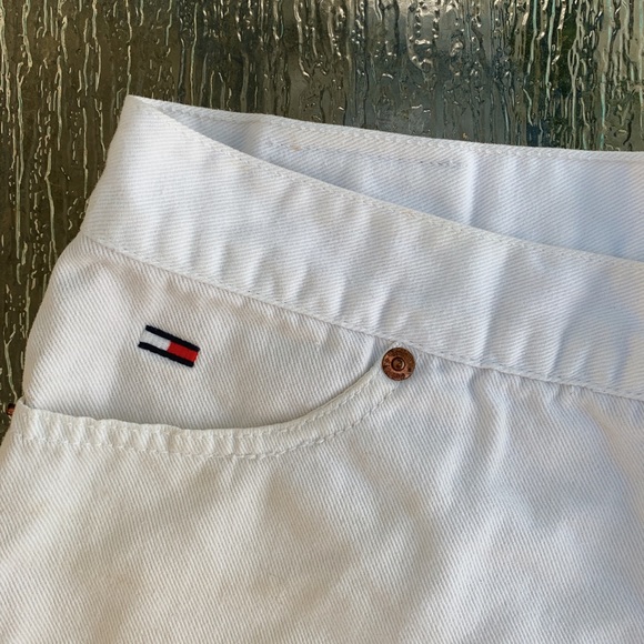 white tommy hilfiger shorts - Picture 2 of 6